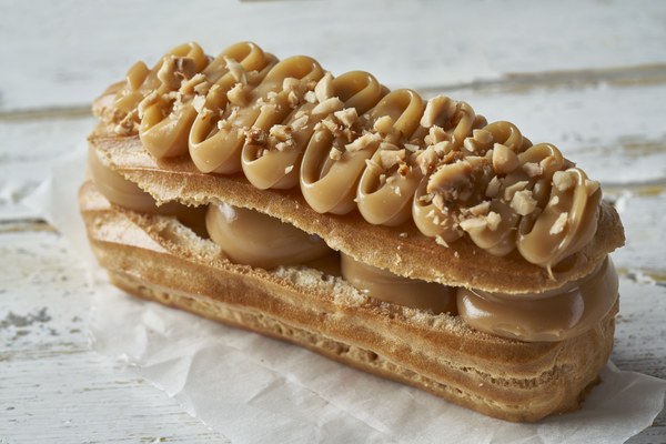 Otevřený styl plnění, který odhaluje vrstvy krémů a ovoce a přináší hravější vizuální efekt. Otevřený styl plnění, který odhaluje vrstvy krémů a ovoce a přináší hravější vizuální efekt.