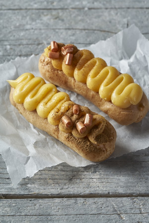 Jemná, podlouhlá silueta z pálené hmoty. Prázdné plátno připravené pro nekonečné možnosti chutí. Jemná, podlouhlá silueta z pálené hmoty. Prázdné plátno připravené pro nekonečné možnosti chutí.