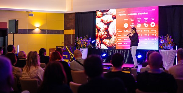 Velkou pozornost vzbudil blok věnovaný spotřebitelskému chování českých domácností a aktuálním datům z trhu. Velkou pozornost vzbudil blok věnovaný spotřebitelskému chování českých domácností a aktuálním datům z trhu.