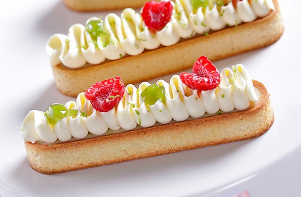 Malinový éclair