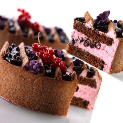 Čokoládový dort s lesním ovocem