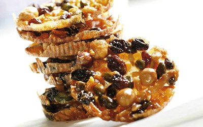 Karamelové sušenky s ořechy a rozinkami (Karmix)