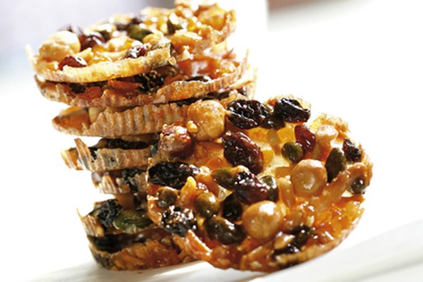 Karamelové sušenky s ořechy a rozinkami (Karmix)