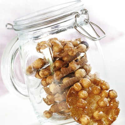 Karamelové sušenky s lískovými ořechy (Karmix)