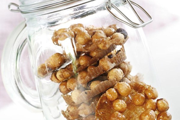 Karamelové sušenky s lískovými ořechy (Karmix)