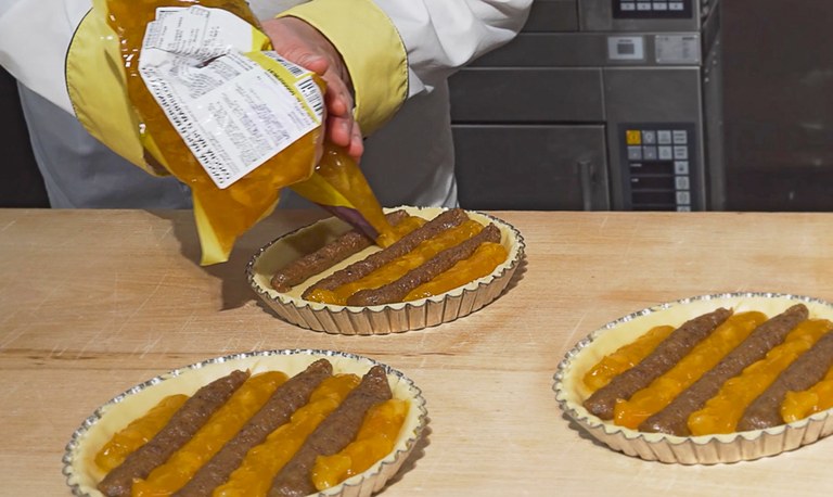 Trezírovací_sáčky_piping_bags_ruce_C.jpg